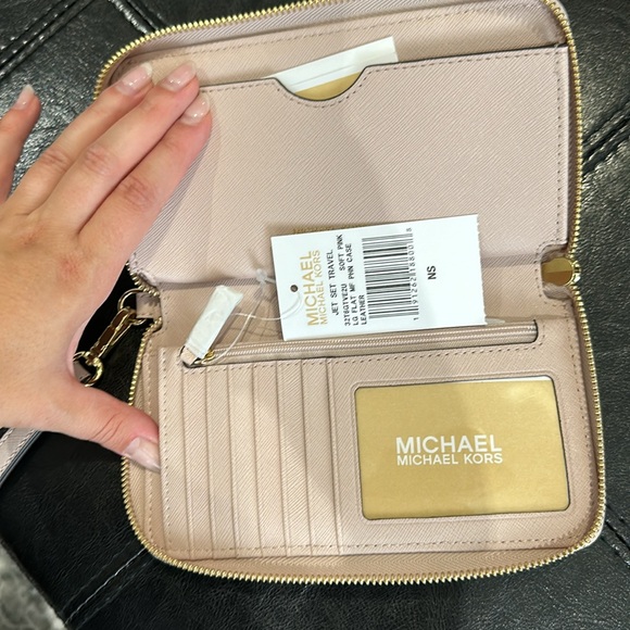 MICHAEL KORS WALLET - Picture 3 of 4